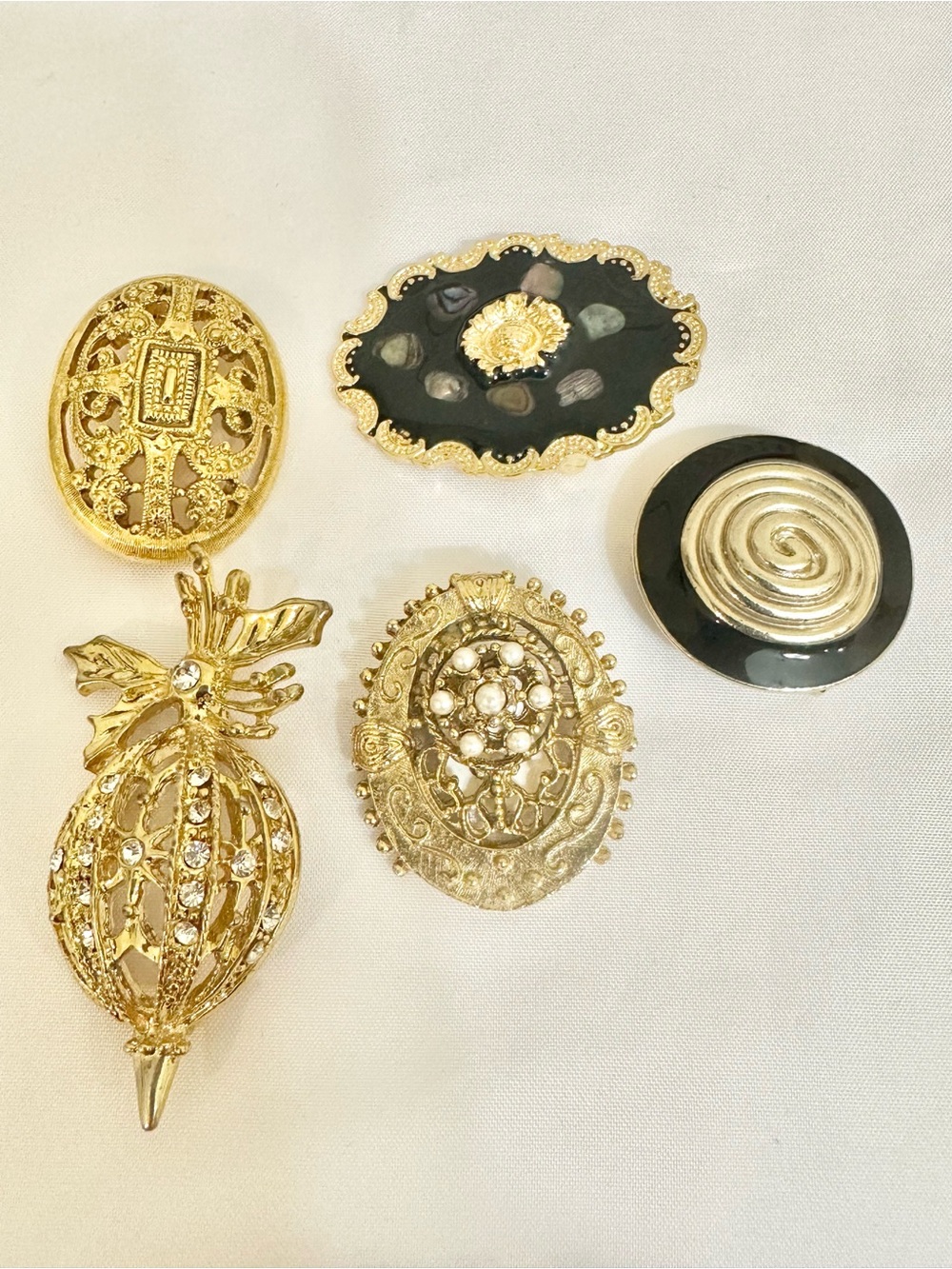 Vintage Gold-Tone Decorative Brooch Collection (5pcs.)